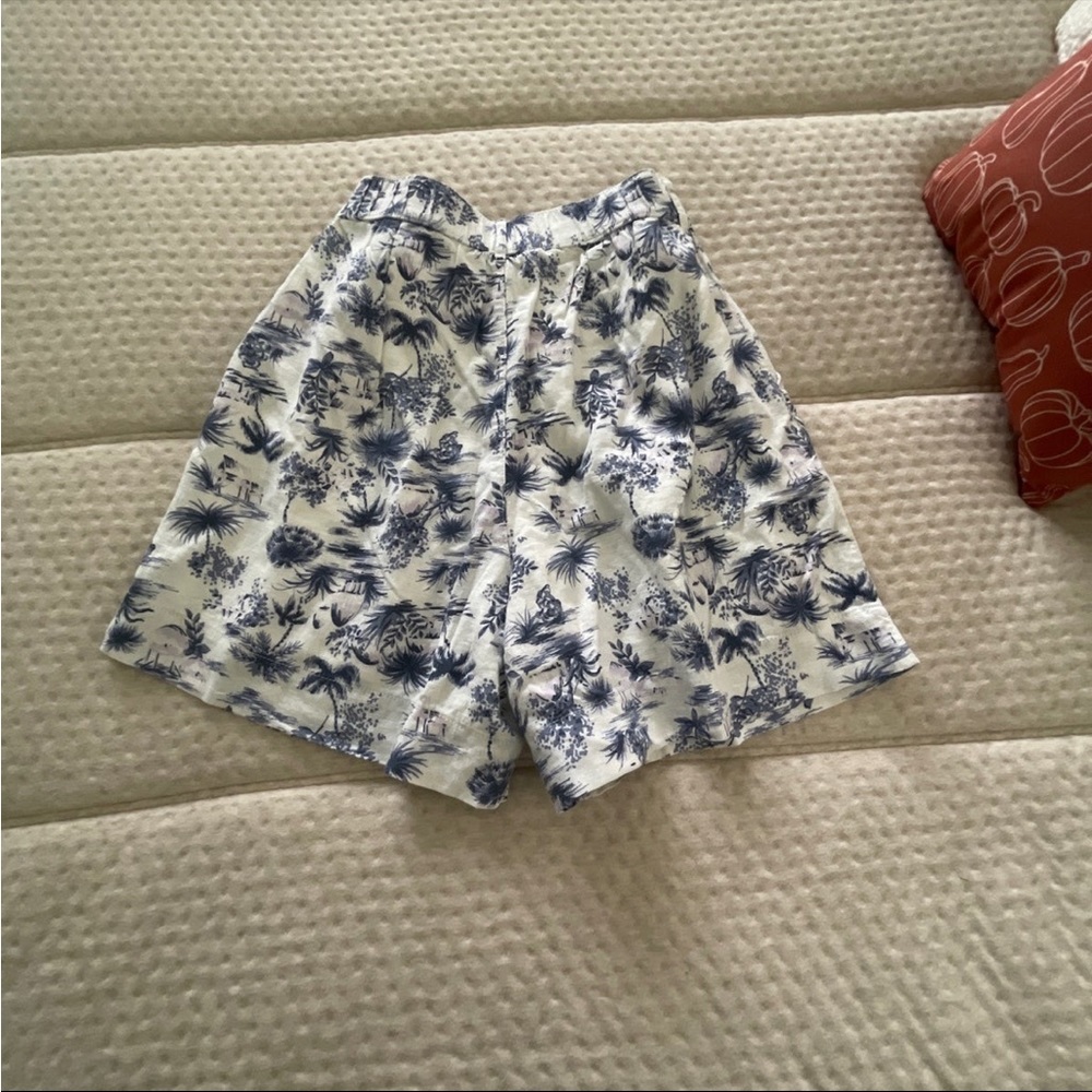 Shorts - Picture 3 of 3